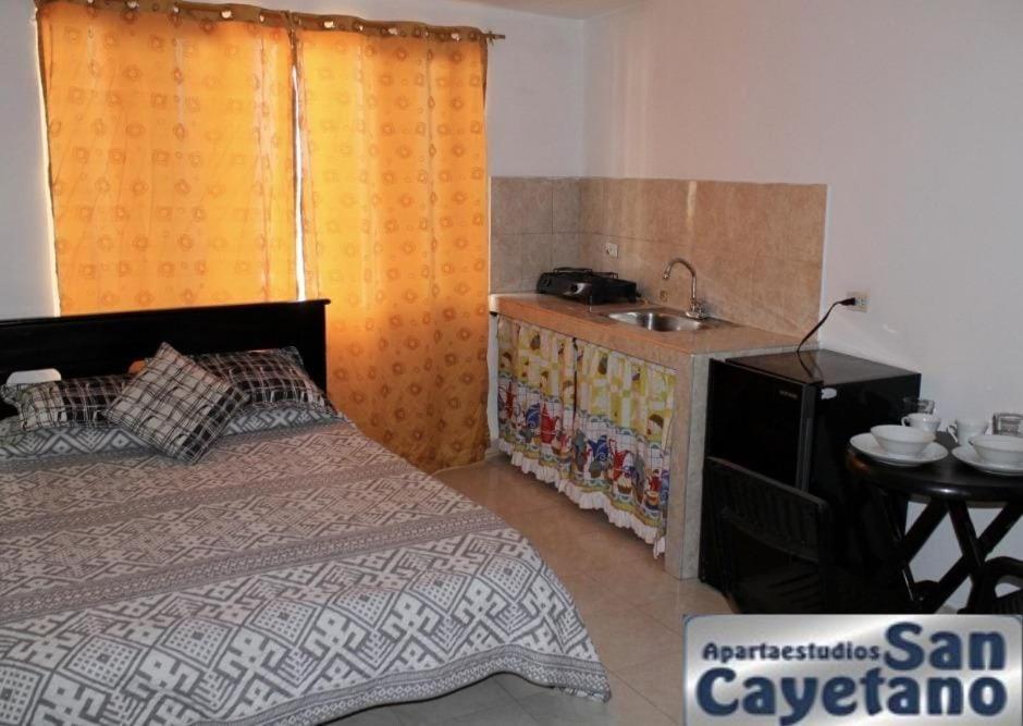 Apartaestudios San Cayetano Кали Экстерьер фото